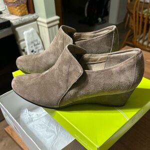 Easy Spirit Taupe Suede Wedge Loafers